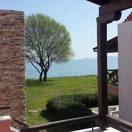 Beachfront Stylish Maisonette In Иерисос Екстериор снимка