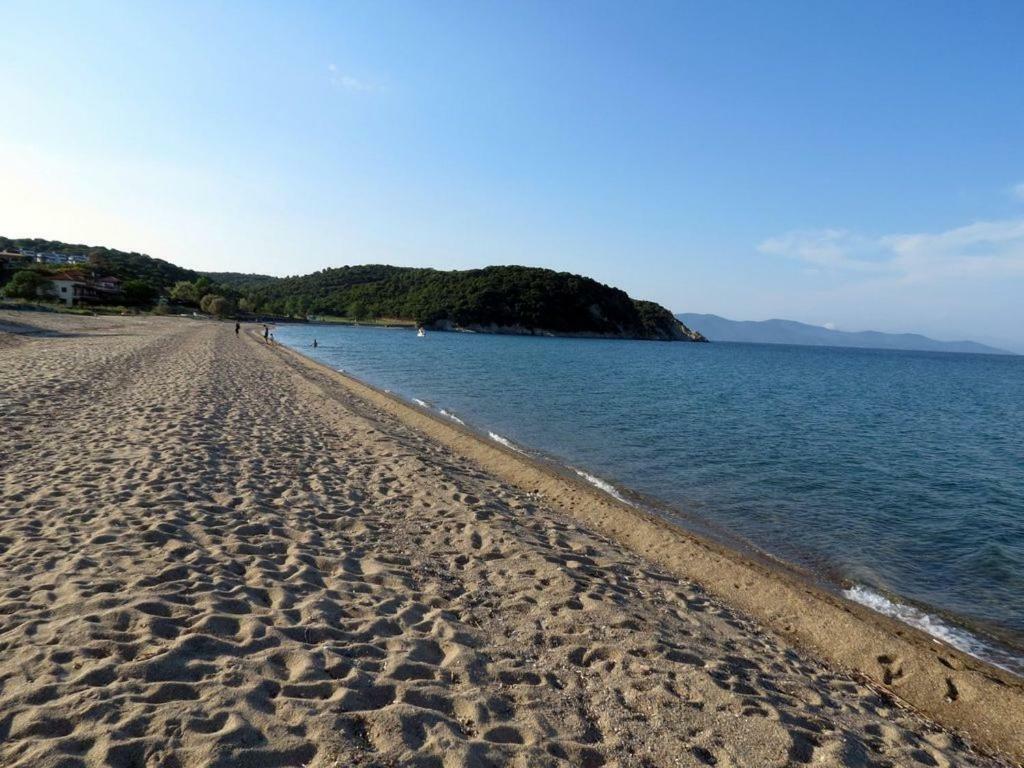 Beachfront Stylish Maisonette In Иерисос Екстериор снимка