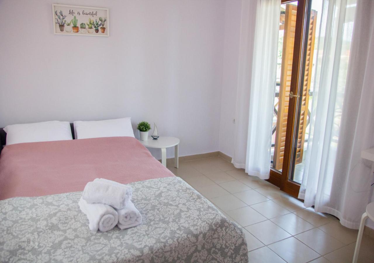 Beachfront Stylish Maisonette In Иерисос Екстериор снимка