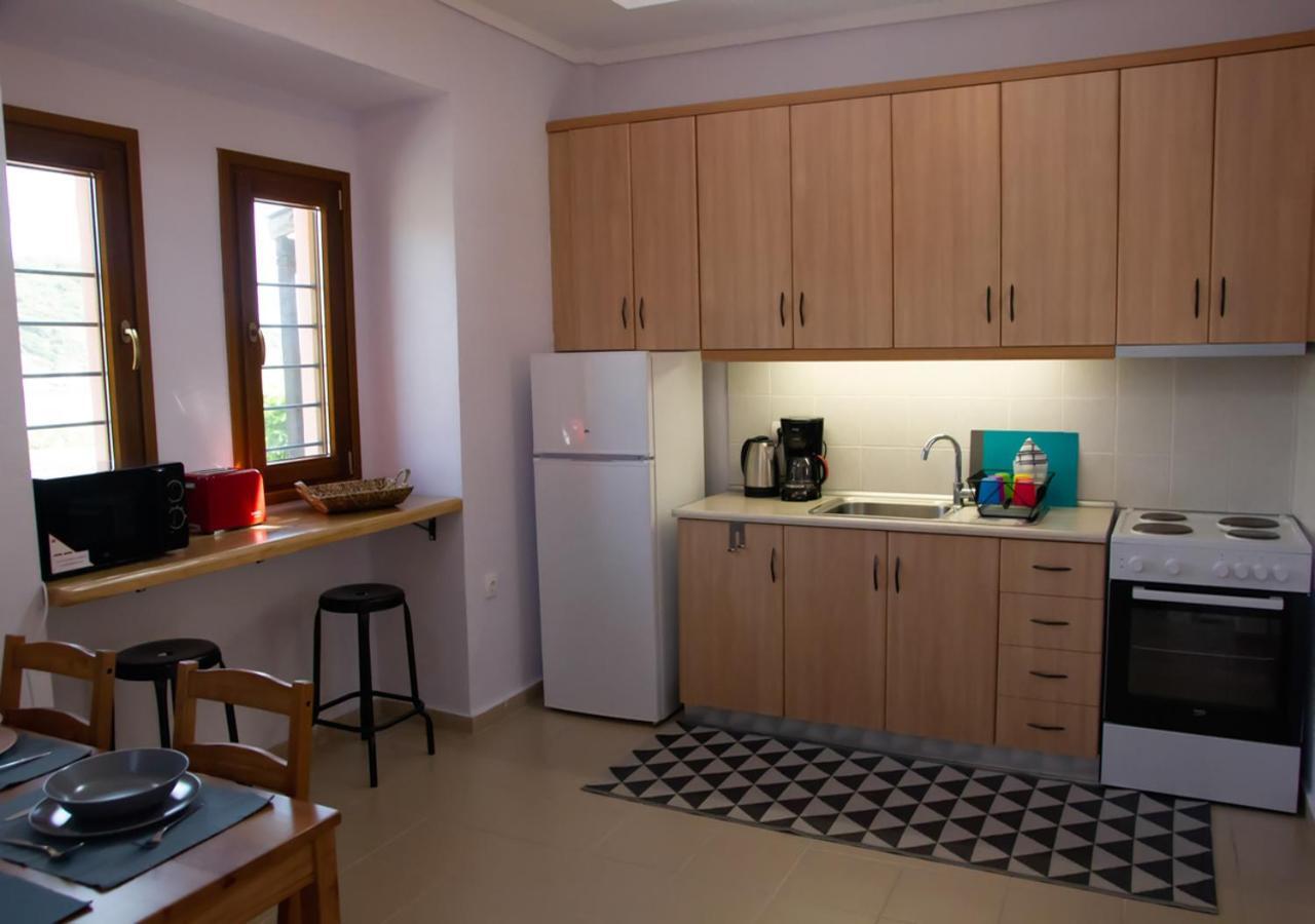 Beachfront Stylish Maisonette In Иерисос Екстериор снимка