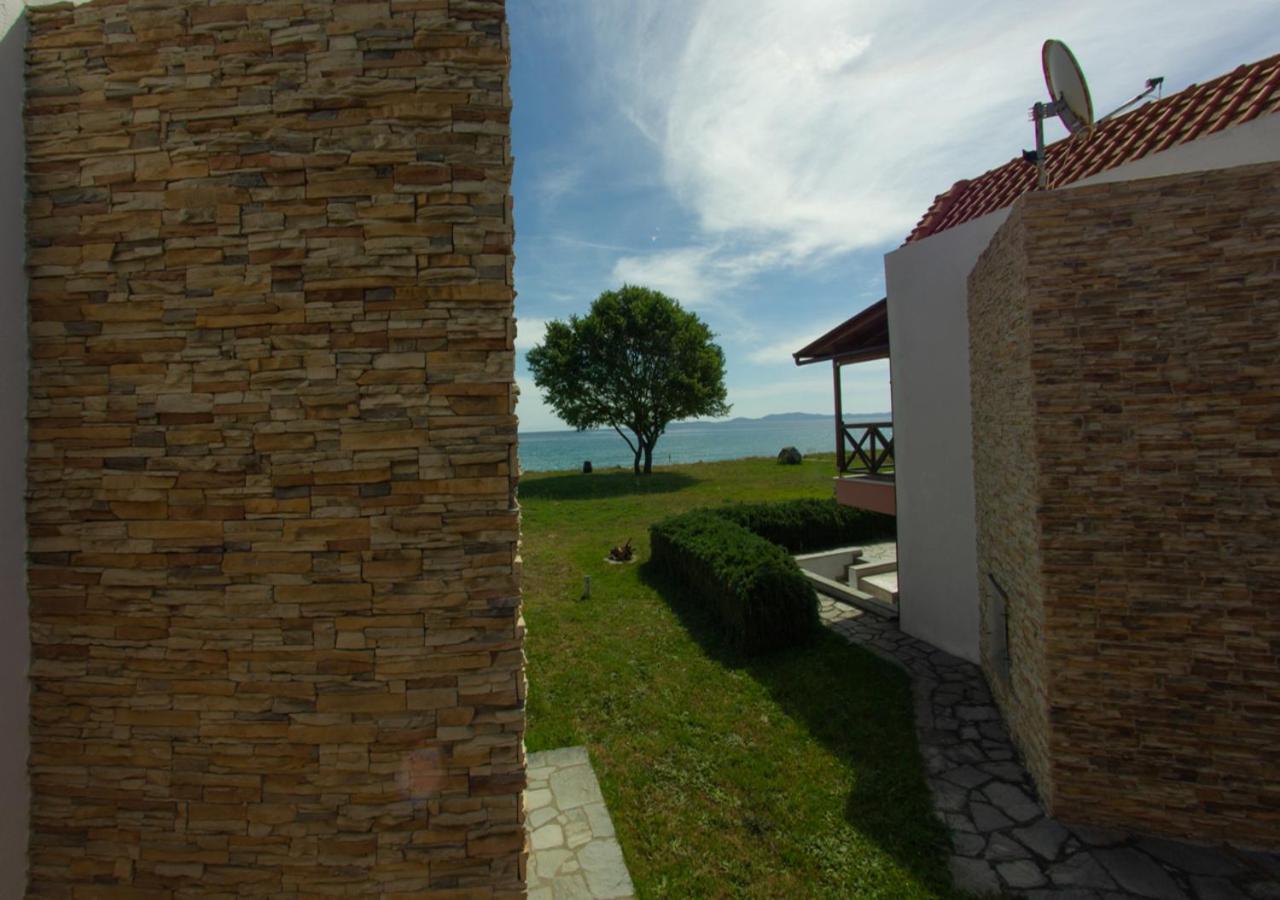 Beachfront Stylish Maisonette In Иерисос Екстериор снимка
