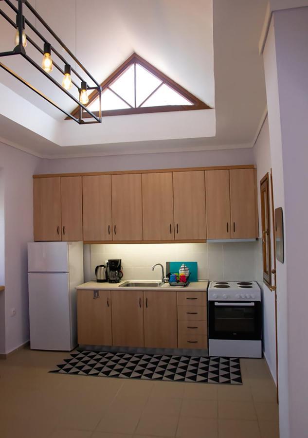 Beachfront Stylish Maisonette In Иерисос Екстериор снимка