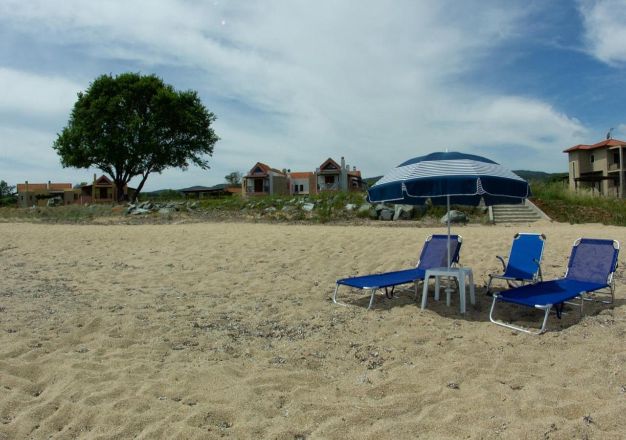 Beachfront Stylish Maisonette In Иерисос Екстериор снимка