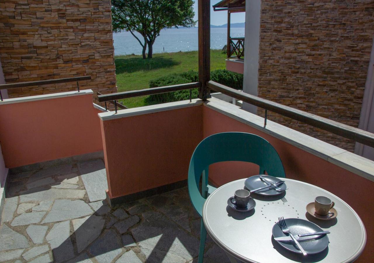 Beachfront Stylish Maisonette In Иерисос Екстериор снимка