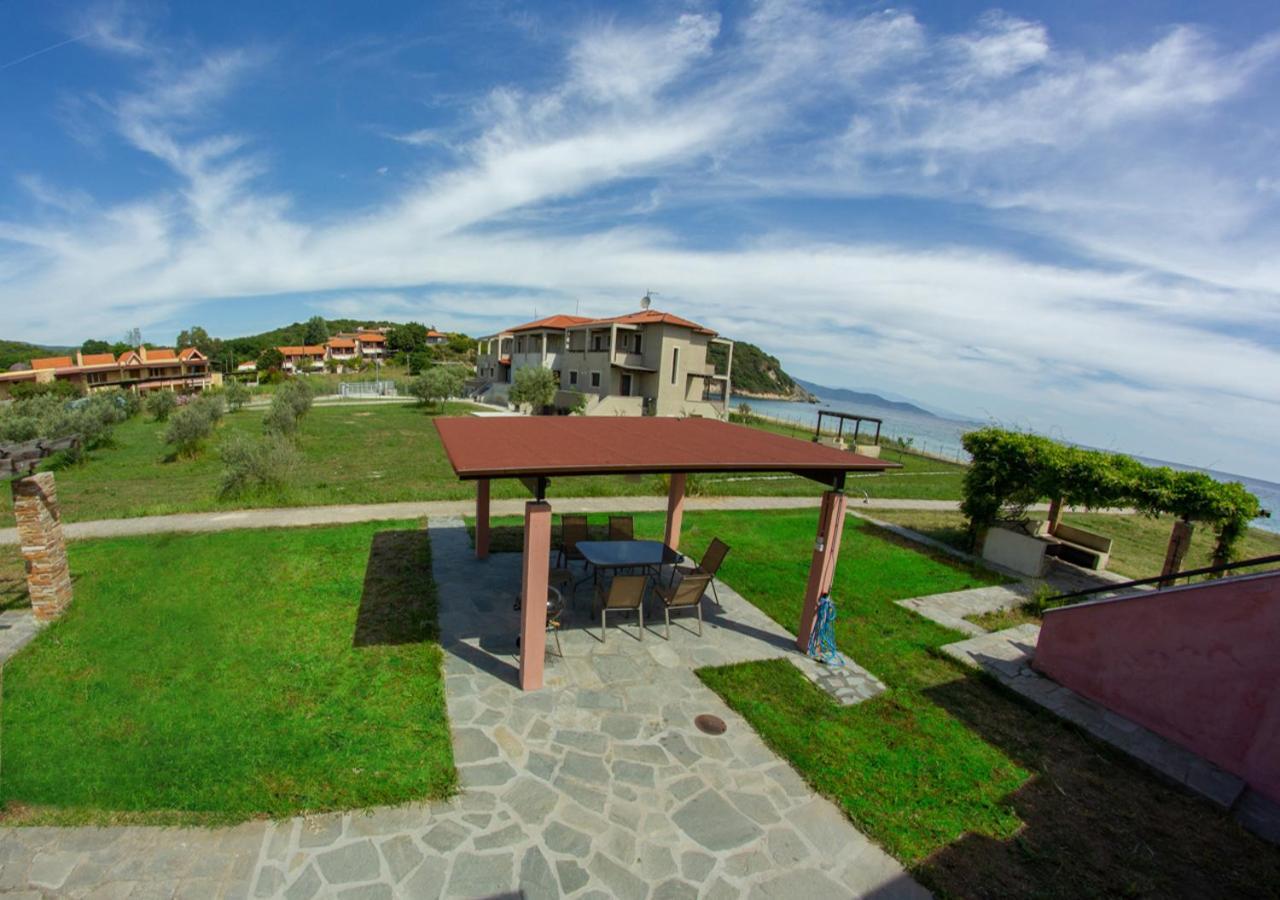 Beachfront Stylish Maisonette In Иерисос Екстериор снимка