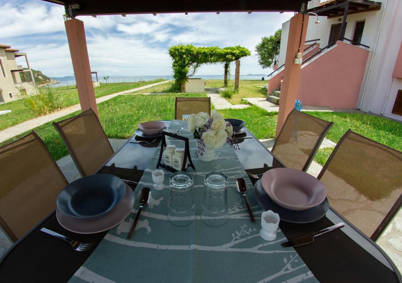 Beachfront Stylish Maisonette In Иерисос Екстериор снимка