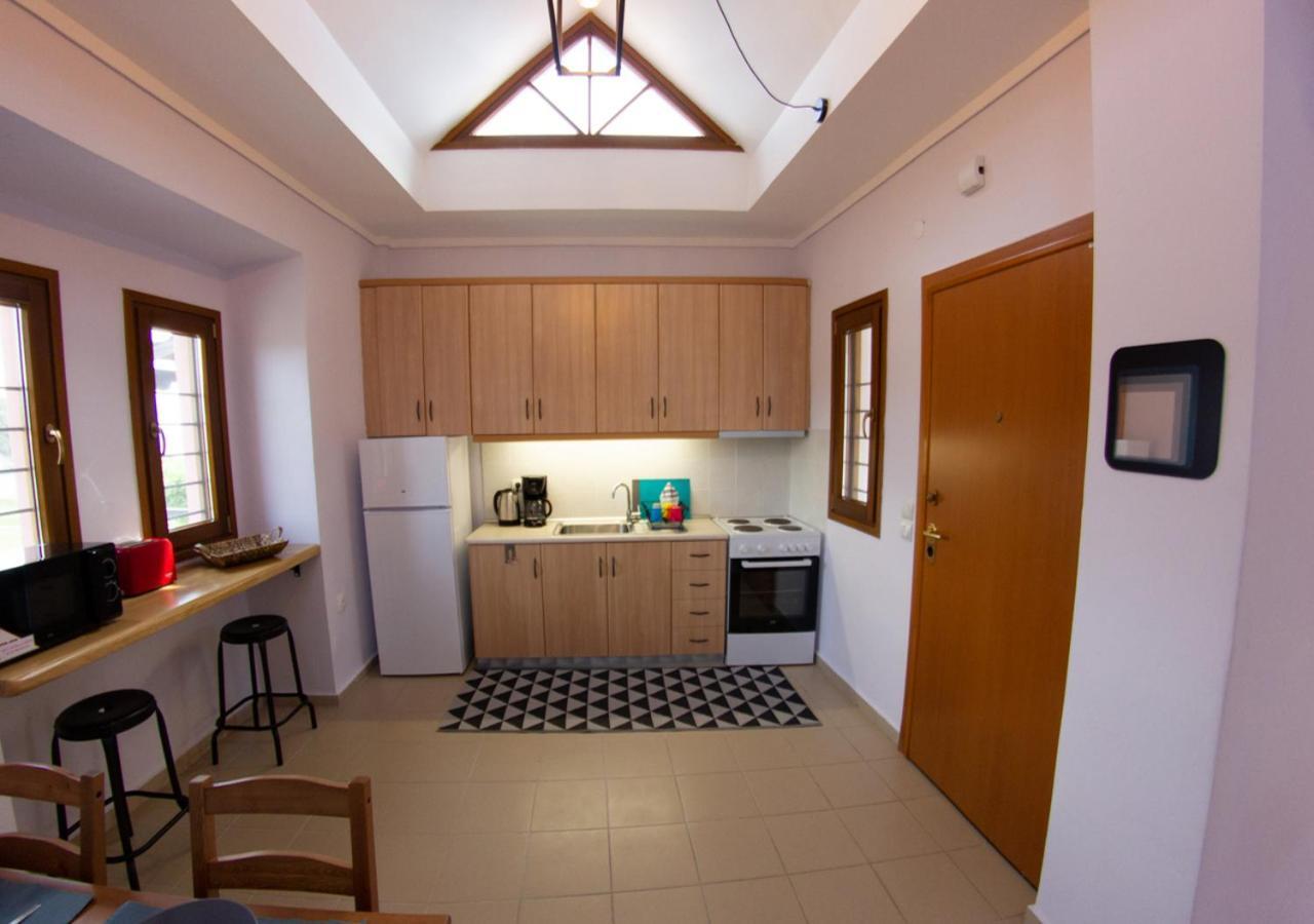 Beachfront Stylish Maisonette In Иерисос Екстериор снимка